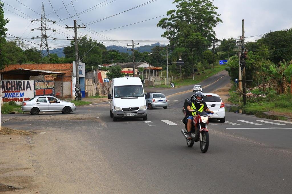 Estrada Caminho do Meio: Descaso com Infraestrutura Prejudica Trabalhadores de Viamão