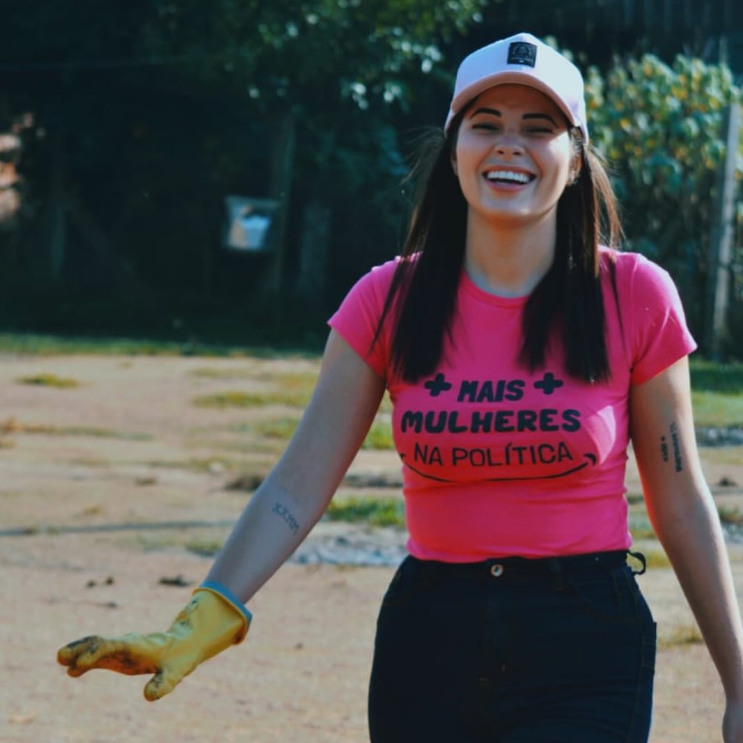 HIPÓCRISIA ESCANCARADA: VEREADORA PARTICIPA DE EVENTO CONTRA VIOLÊNCIA, MAS VOTA CONTRA MULHER VÍTIMA DE PREFEITO CONDENADO